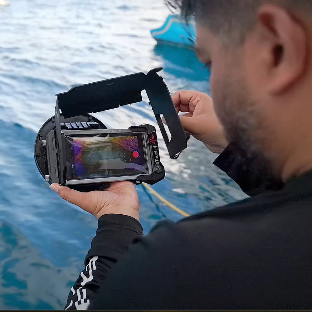 DIVEVOLK Foldable Screen Hood to shield the screen from strong sunlight for SeaTouch 4 Max underwater housing