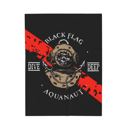 Aquanaut Dive Deep Velveteen Plush Blanket – Black Flag Vintage Diving Helmet Design