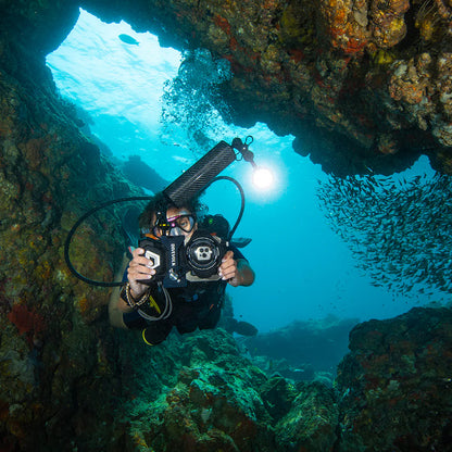 DIVEVOLK SeaTouch 4 MAX PLUS Underwater Housing Advanced Creator Kit including Float Arm and 5600 Lumen dive light, dive housing, waterproof phone case