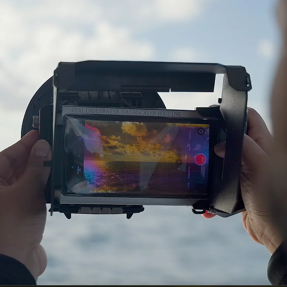 DIVEVOLK Foldable Screen Hood to shield the screen from strong sunlight for SeaTouch 4 Max underwater housing
